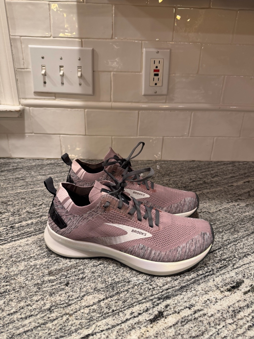 Women’s Brooks Levitate 4 Size 8.5